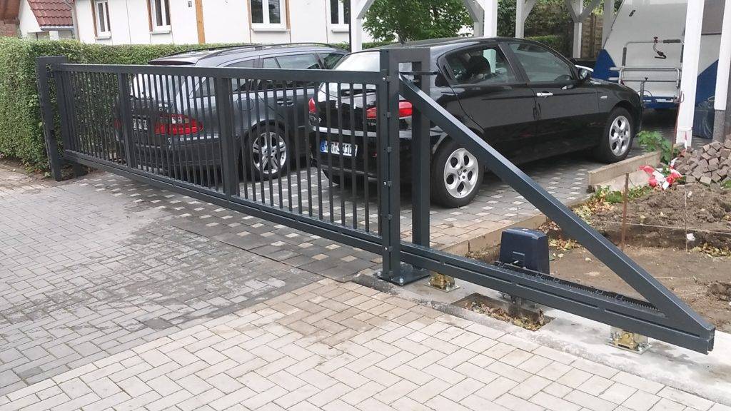 Freitragendes Schiebetor elektrisch kaufen mit Motor